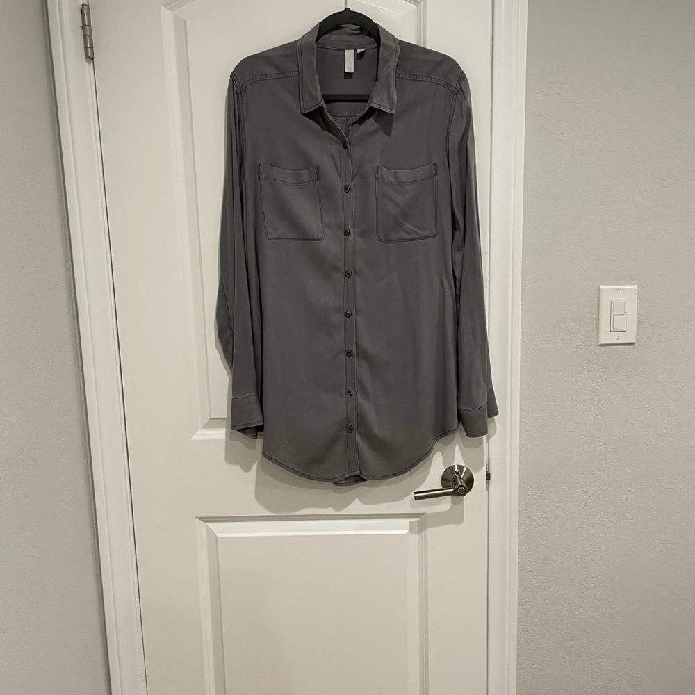 Long Gray Button-Up Tunic Shirt. Size large